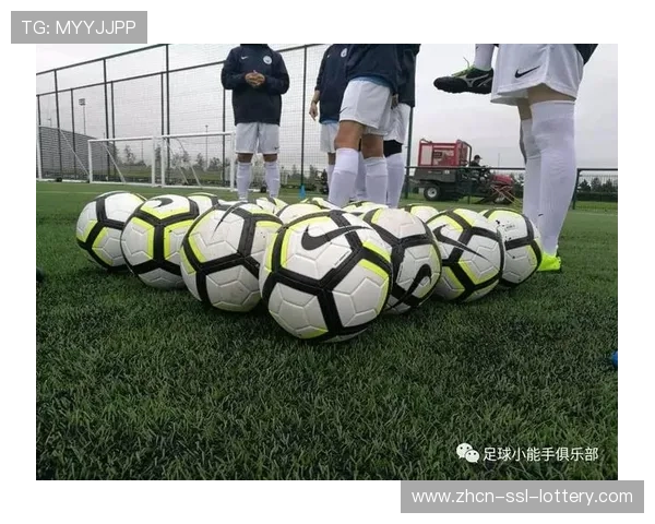 英超社区活动走进曼彻斯特,千名青少年参与足球训练营 英超社区活动走进曼彻斯特,千名青少年参与足球训练营